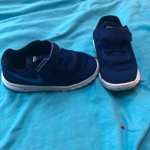 Size 8 toddler Nikes